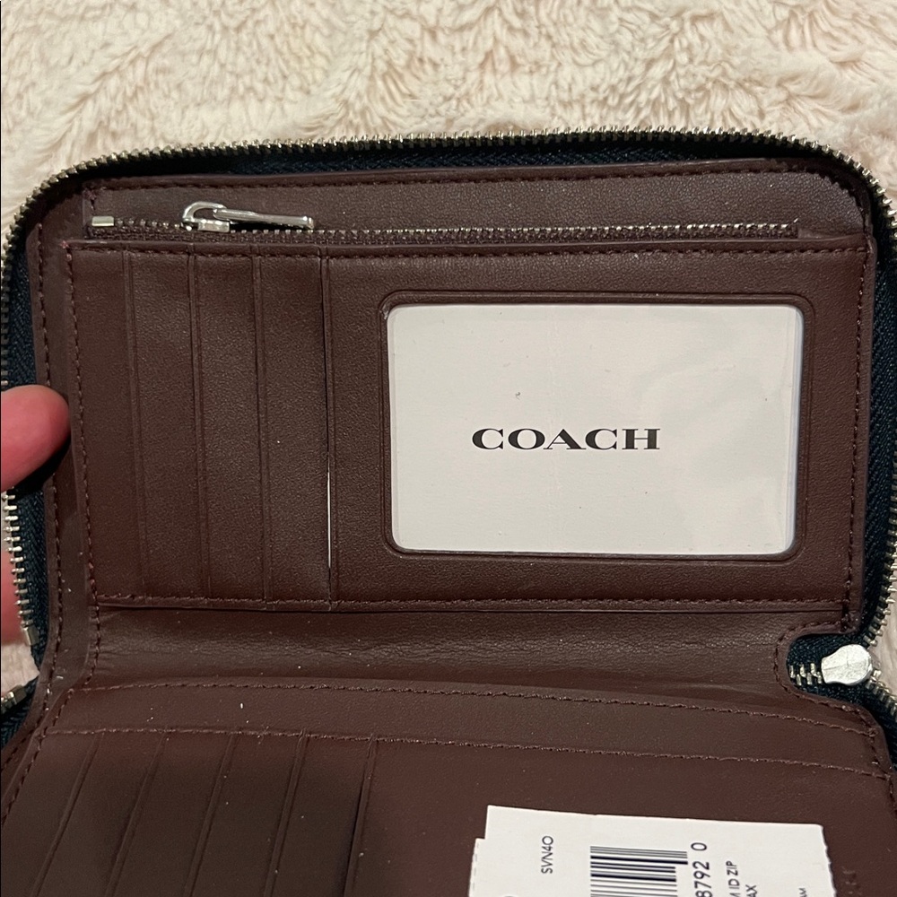 Brand New Coach Dark Green Leather Zip Wallet - Picture 5 of 6